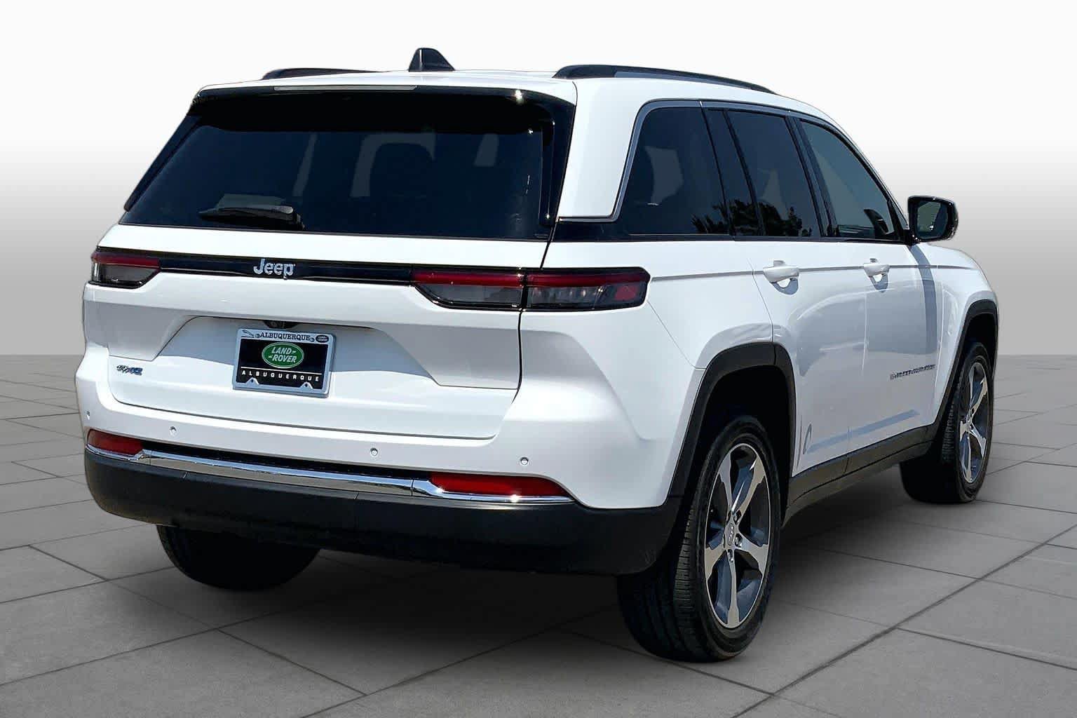 Used 2023 Jeep Grand Cherokee 4WD 4xe w/ Luxury Tech Group II image 12