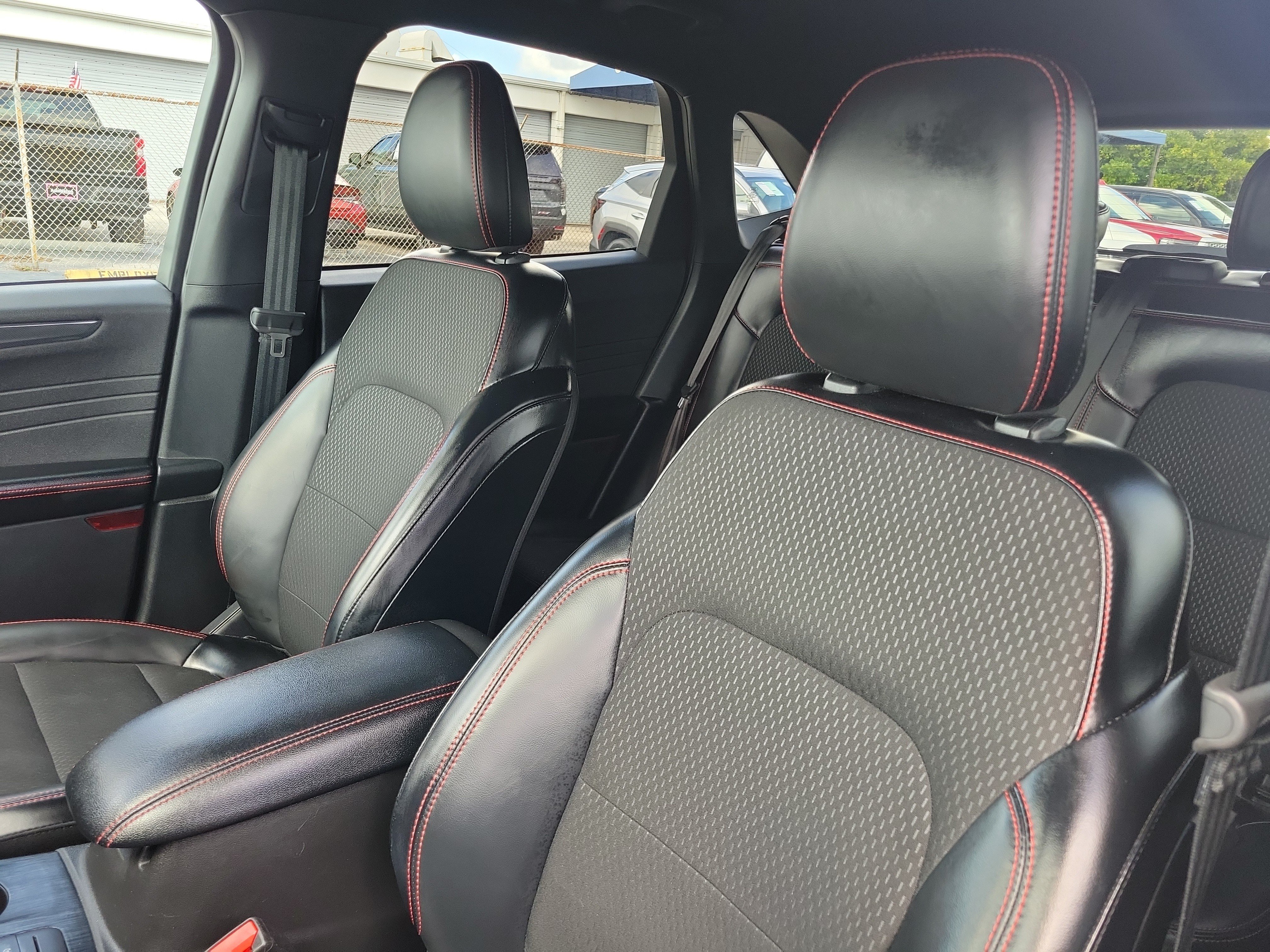 Used 2025 Ford Escape ST-Line FWD image 18