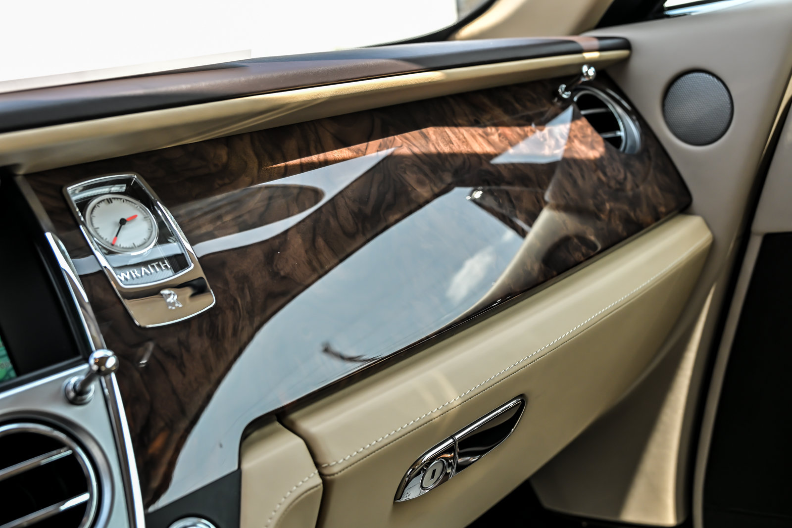 Used 2016 Rolls-Royce Wraith RWD image 37