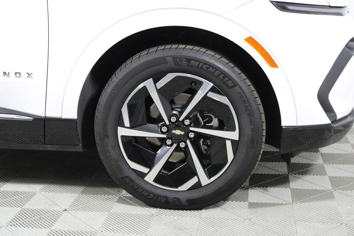 Used 2025 Chevrolet Equinox EV LT w/ Convenience Package image 37