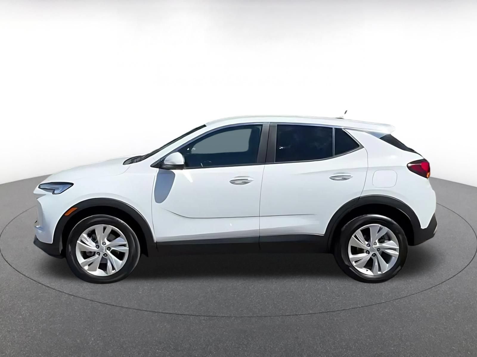 Used 2025 Buick Encore GX Preferred AWD/4WD image 9