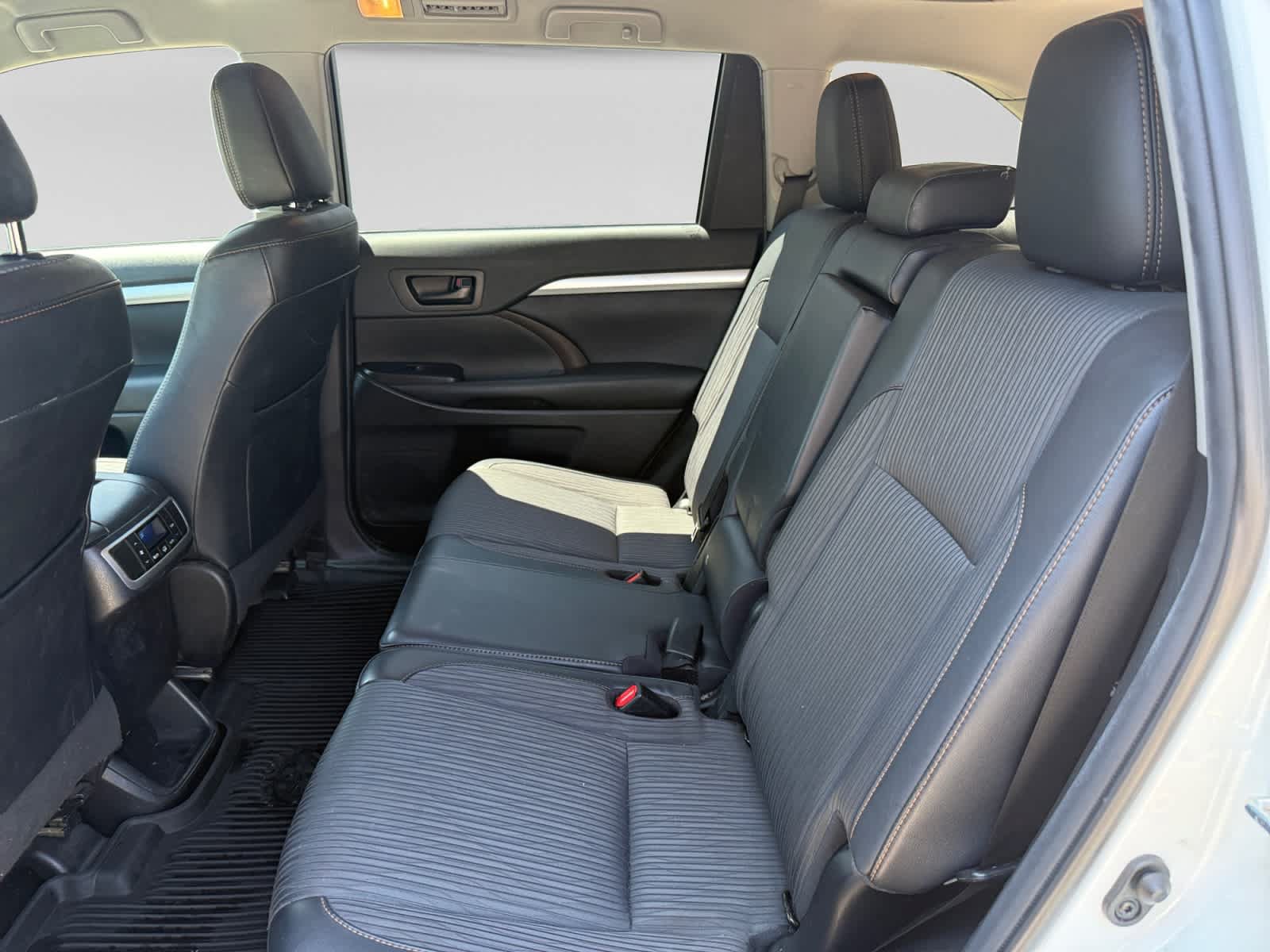 Used 2019 Toyota Highlander Plus AWD/4WD image 24