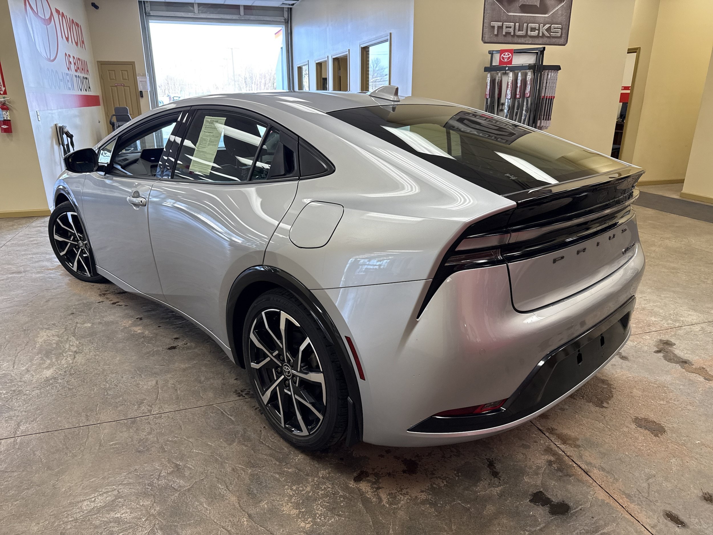 Used 2023 Toyota Prius Prime FWD image 7