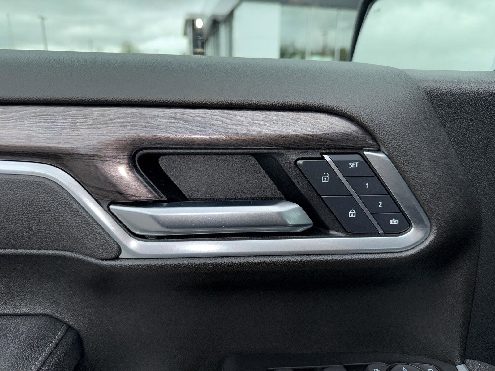 Used 2025 Chevrolet Silverado 1500 LTZ image 18