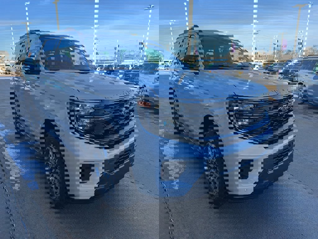 New 2026 Ford Expedition Active image 2