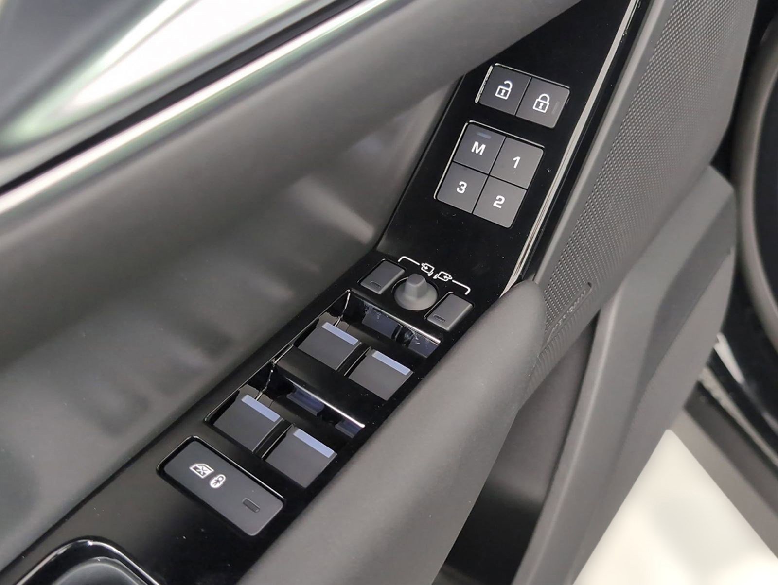 Certified 2026 Land Rover Range Rover Velar S image 21