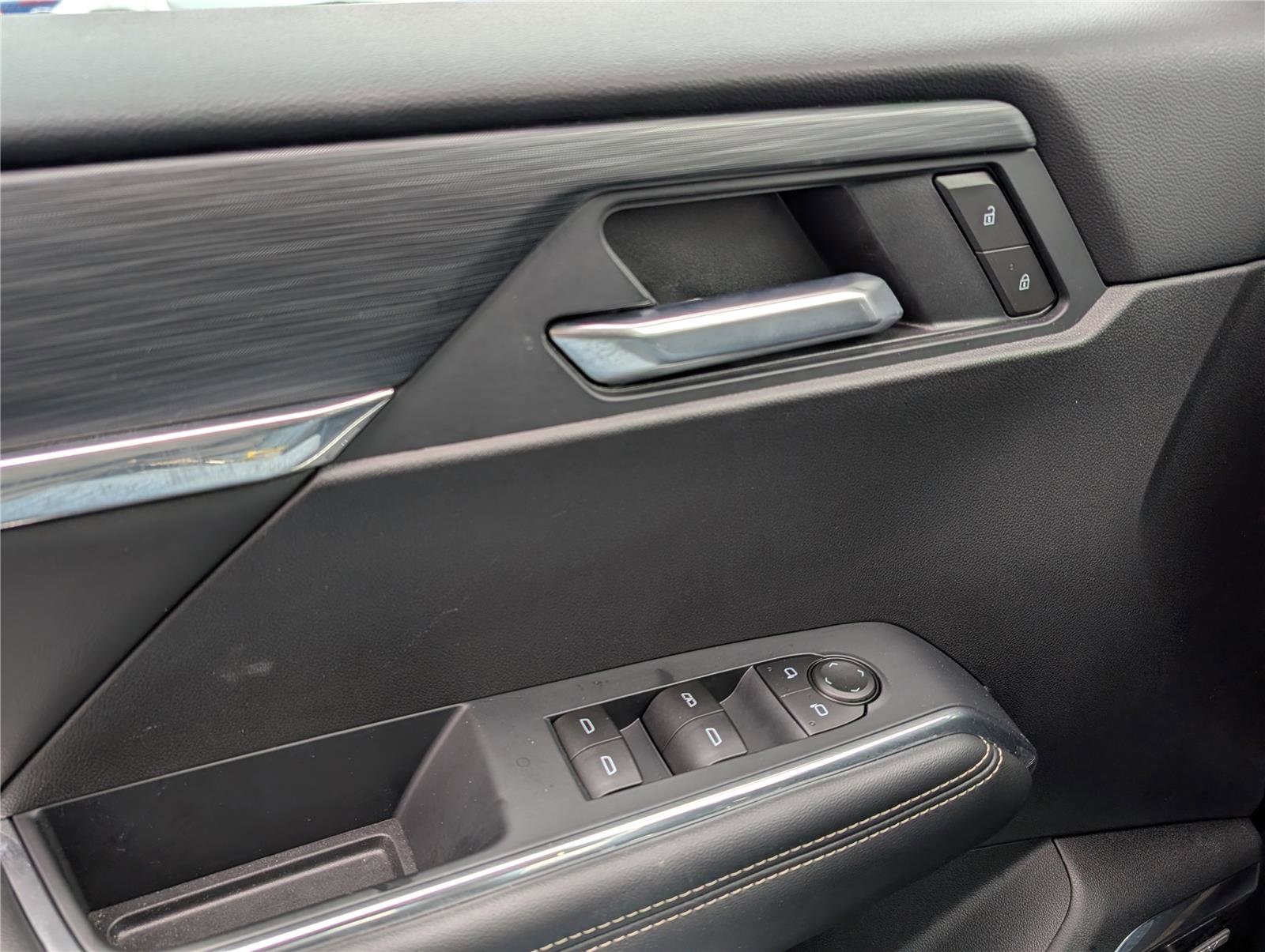 Used 2025 GMC Acadia Elevation image 19