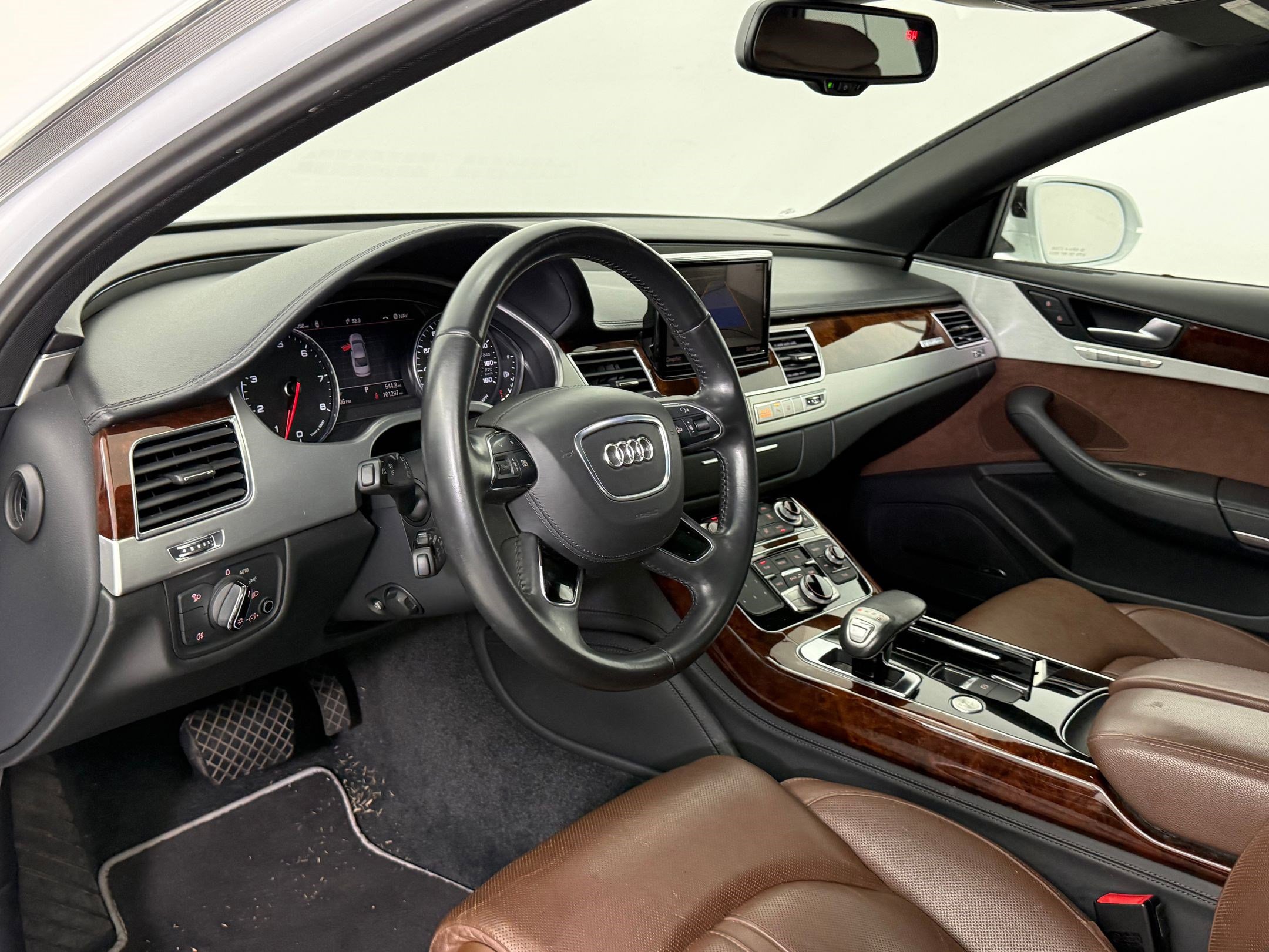 Used 2013 Audi A8 3.0T image 4