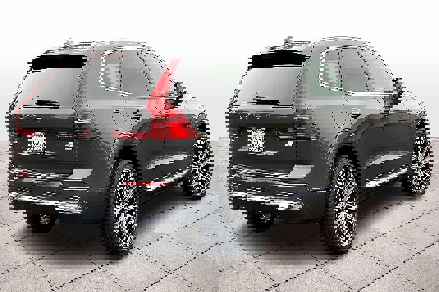 Used 2023 Volvo XC60 T8 Ultimate image 16