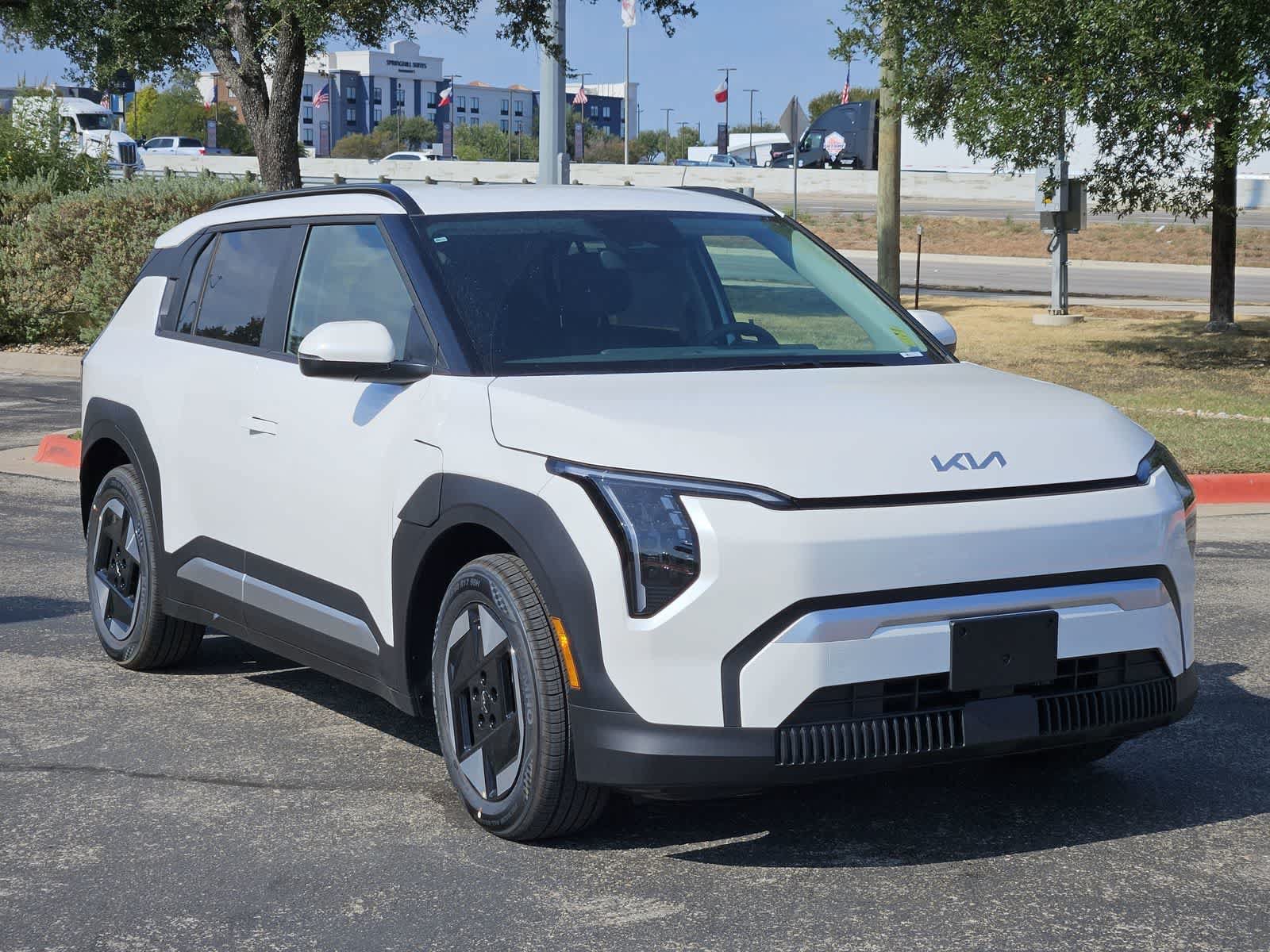 New 2027 Kia EV3 Wind FWD image 3