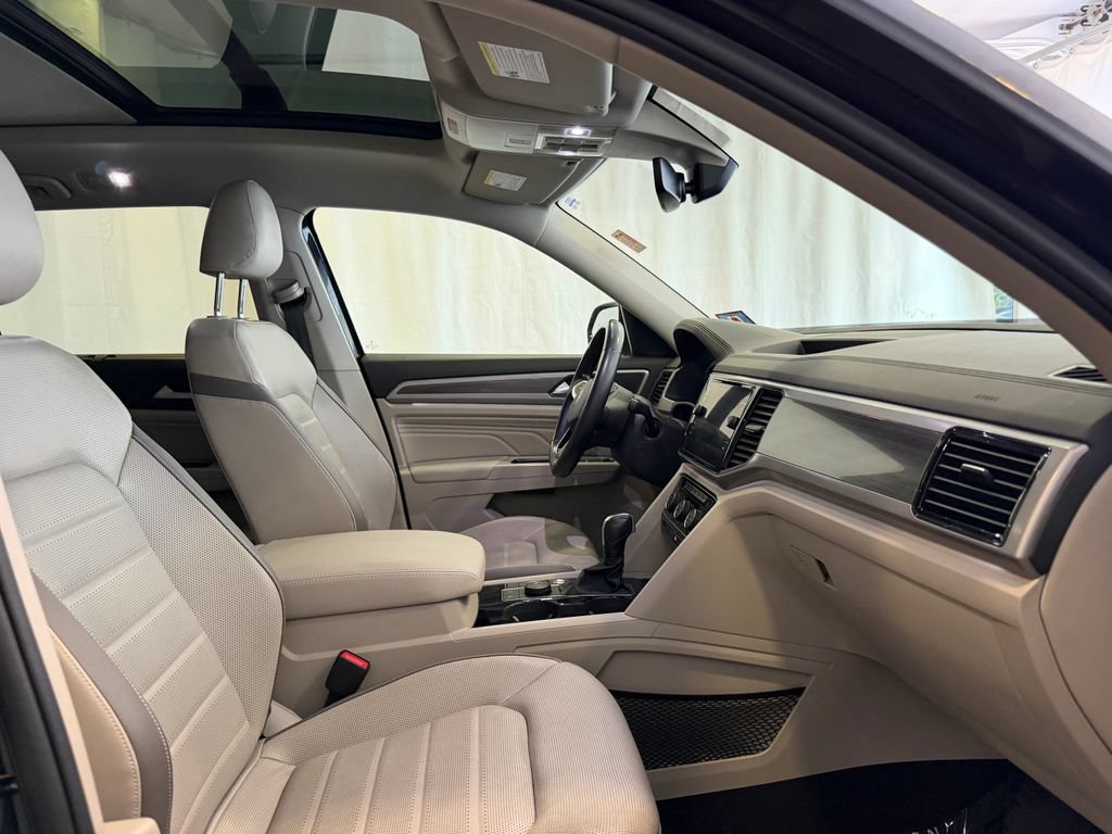 Used 2021 Volkswagen Atlas SEL Premium AWD/4WD image 16