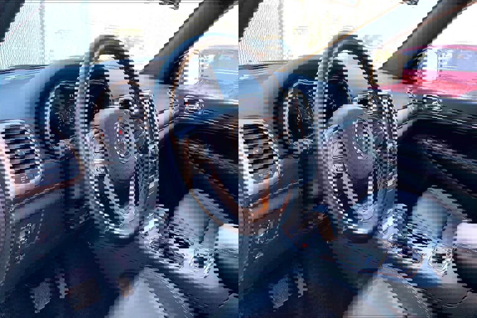 Used 2016 Jeep Grand Cherokee Limited image 18