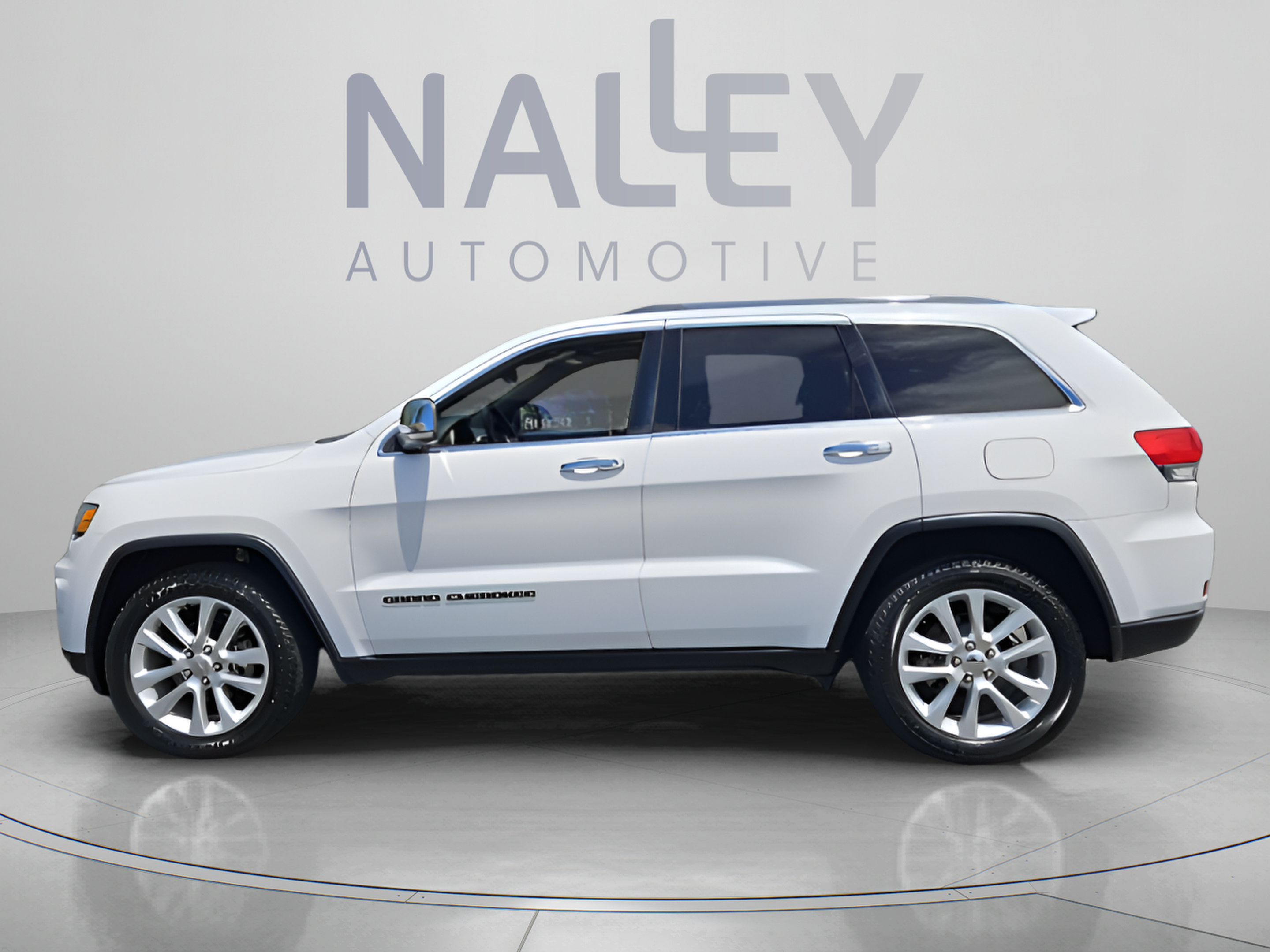 Used 2017 Jeep Grand Cherokee Limited RWD image 2