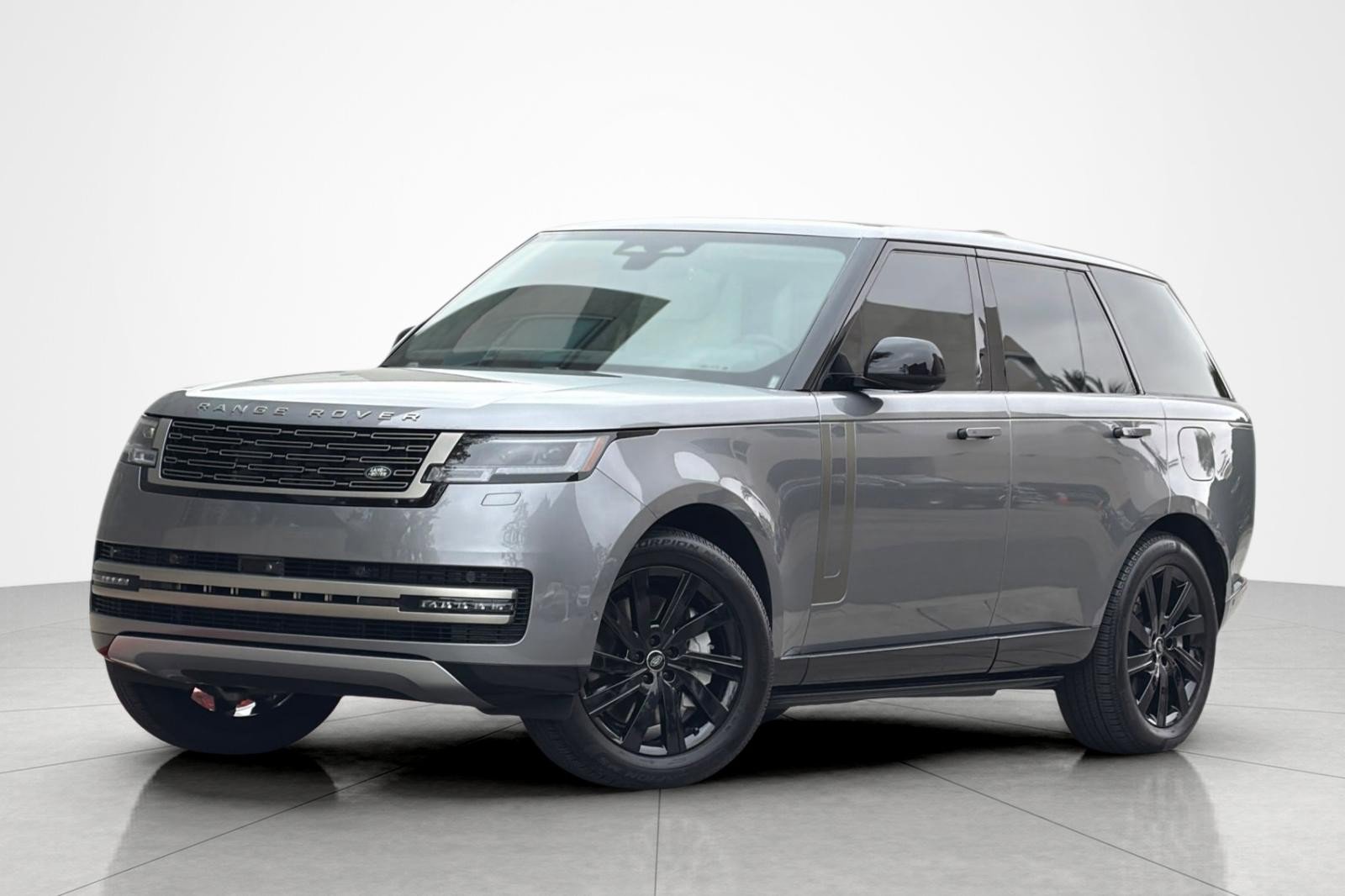 Used 2025 Land Rover Range Rover SE