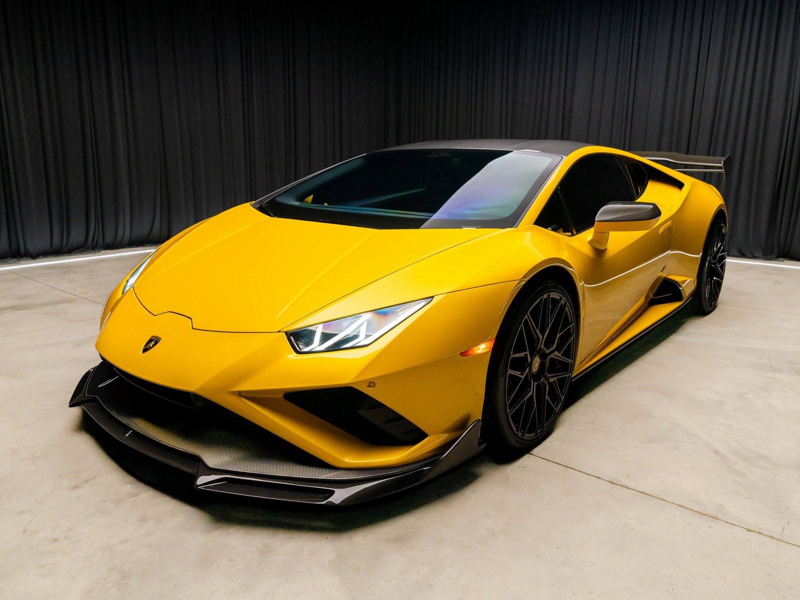 Used 2022 Lamborghini Huracan EVO image 11