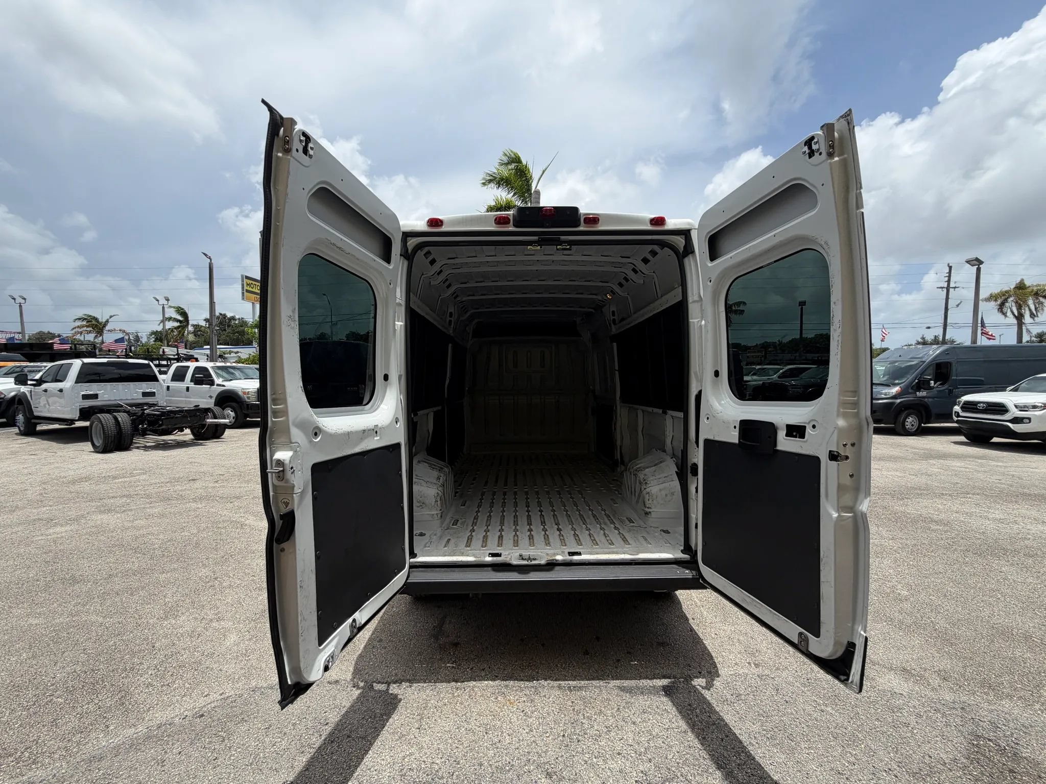 Used 2023 RAM ProMaster 3500 FWD image 5