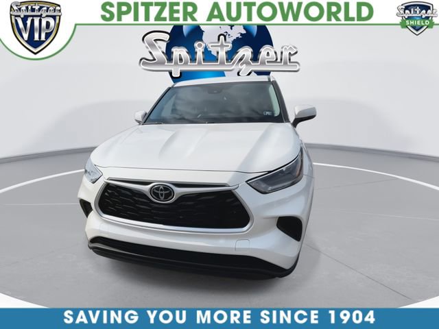 Used 2021 Toyota Highlander L FWD image 3