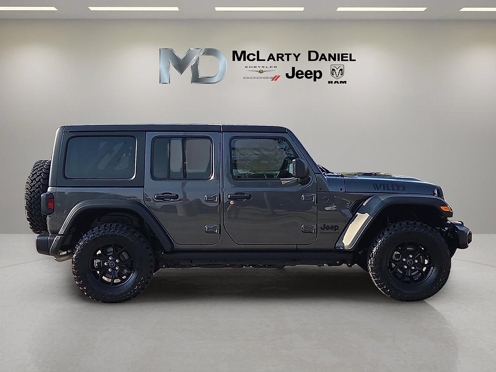 Used 2025 Jeep Wrangler Unlimited Sport AWD/4WD image 6