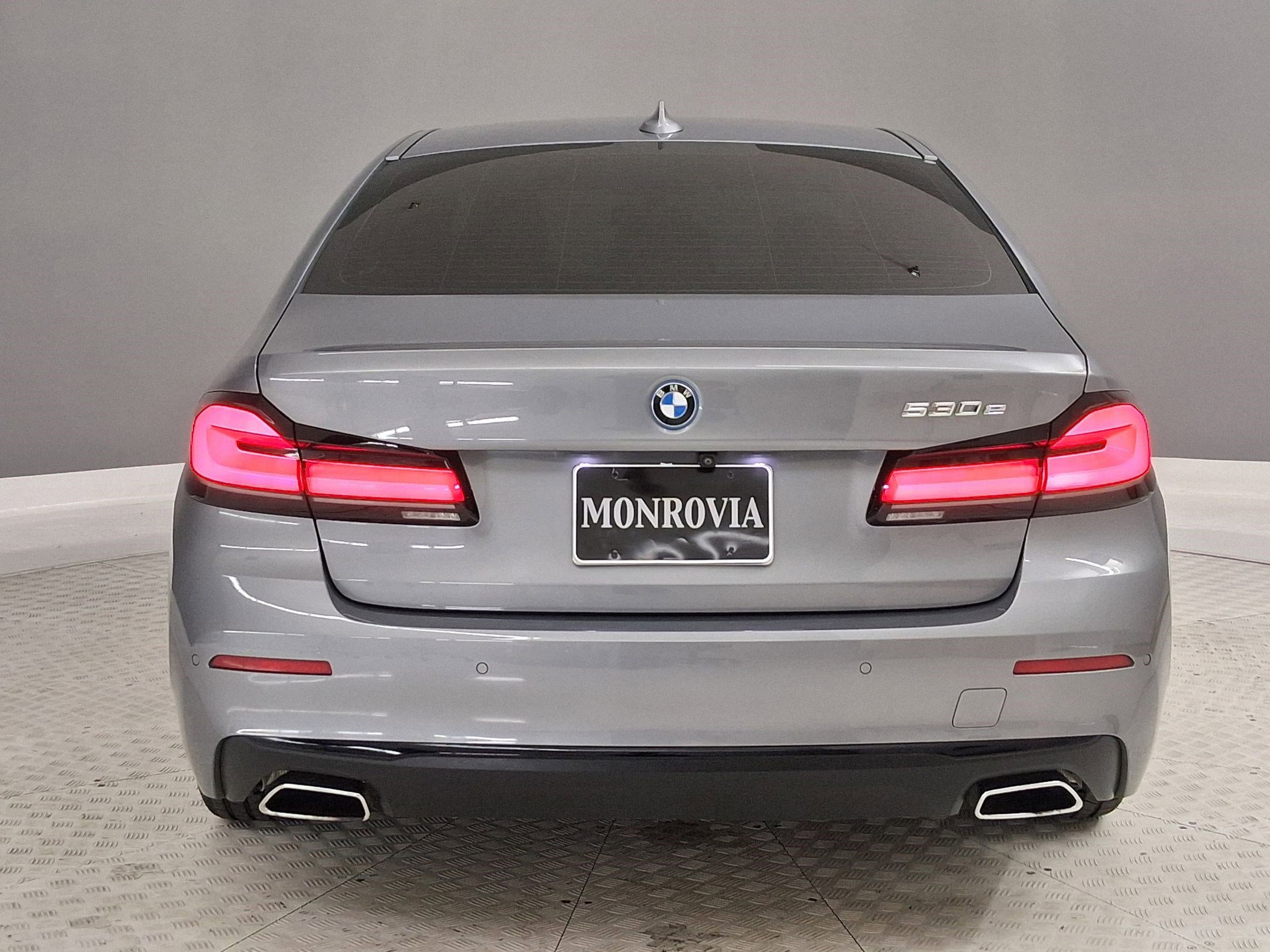 Certified 2023 BMW 530e w/ Convenience Package image 8