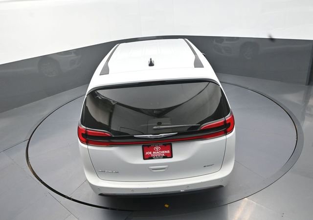 Used 2023 Chrysler Pacifica Touring-L FWD image 18