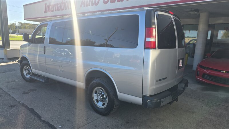 Used 2019 Chevrolet Express 3500 LT w/ LT Preferred Equipment Group RWD image 8
