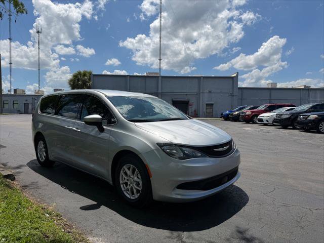 Used 2023 Chrysler Voyager LX FWD image 8