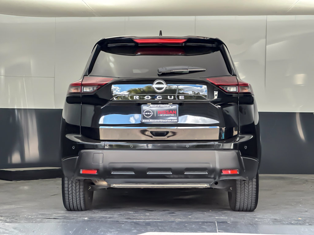 Used 2025 Nissan Rogue SV FWD image 4