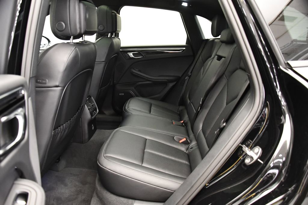 Used 2025 Porsche Macan image 41
