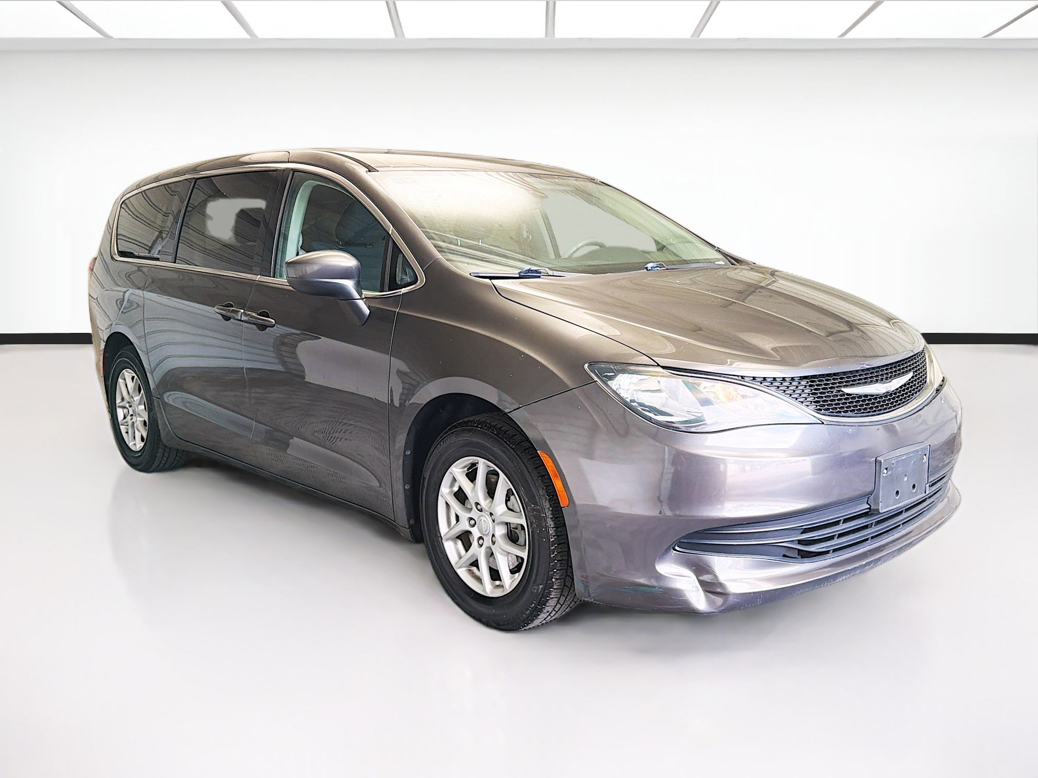 Used 2017 Chrysler Pacifica Touring image 3