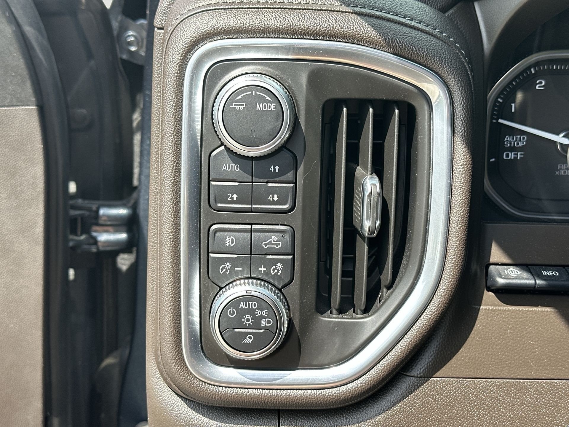 Certified 2020 GMC Sierra 1500 Denali w/ Denali Ultimate Package AWD/4WD image 18
