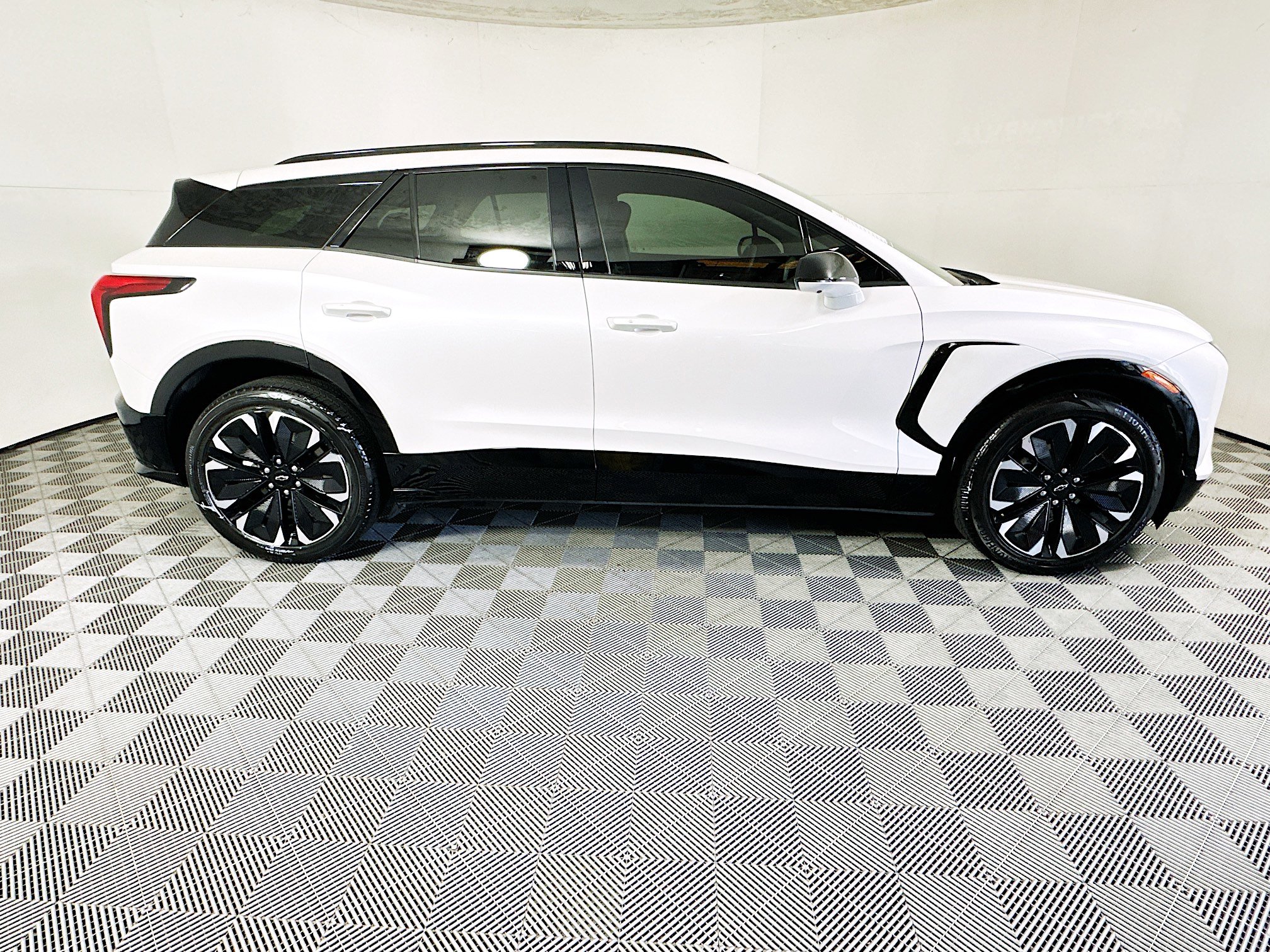 Used 2024 Chevrolet Blazer EV RS image 2