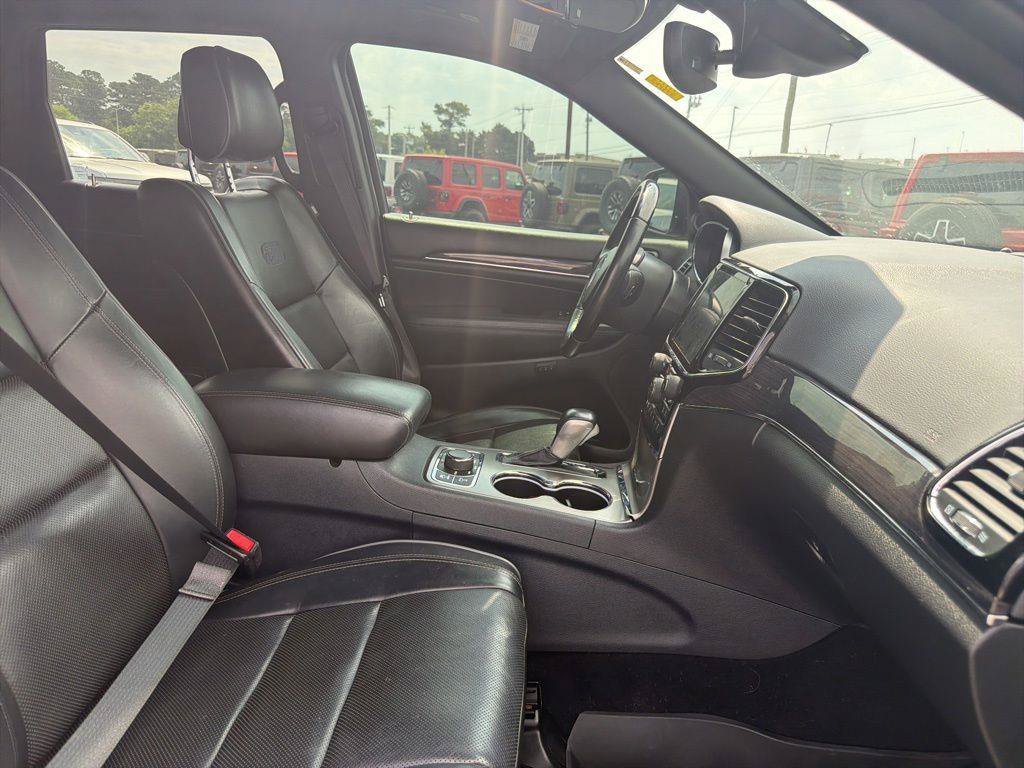 Used 2020 Jeep Grand Cherokee Overland AWD/4WD image 26