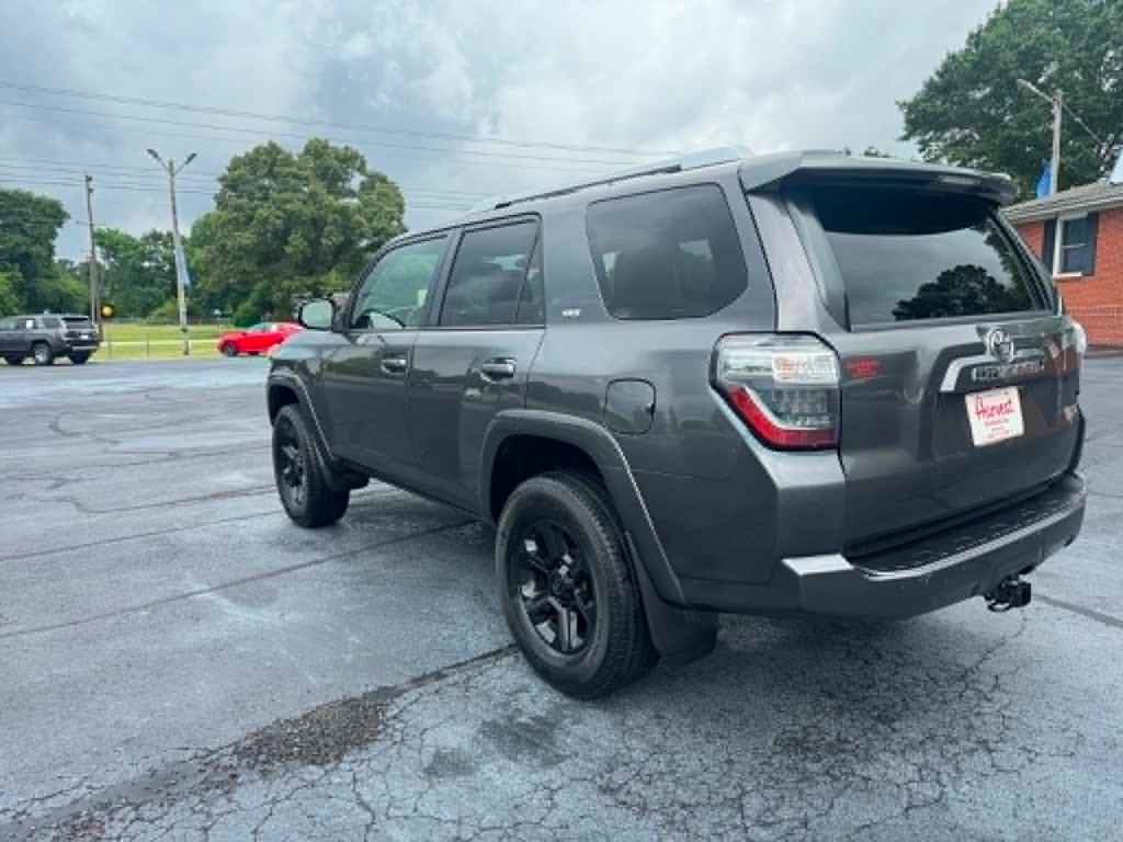 Used 2016 Toyota 4Runner SR5 Premium RWD image 2