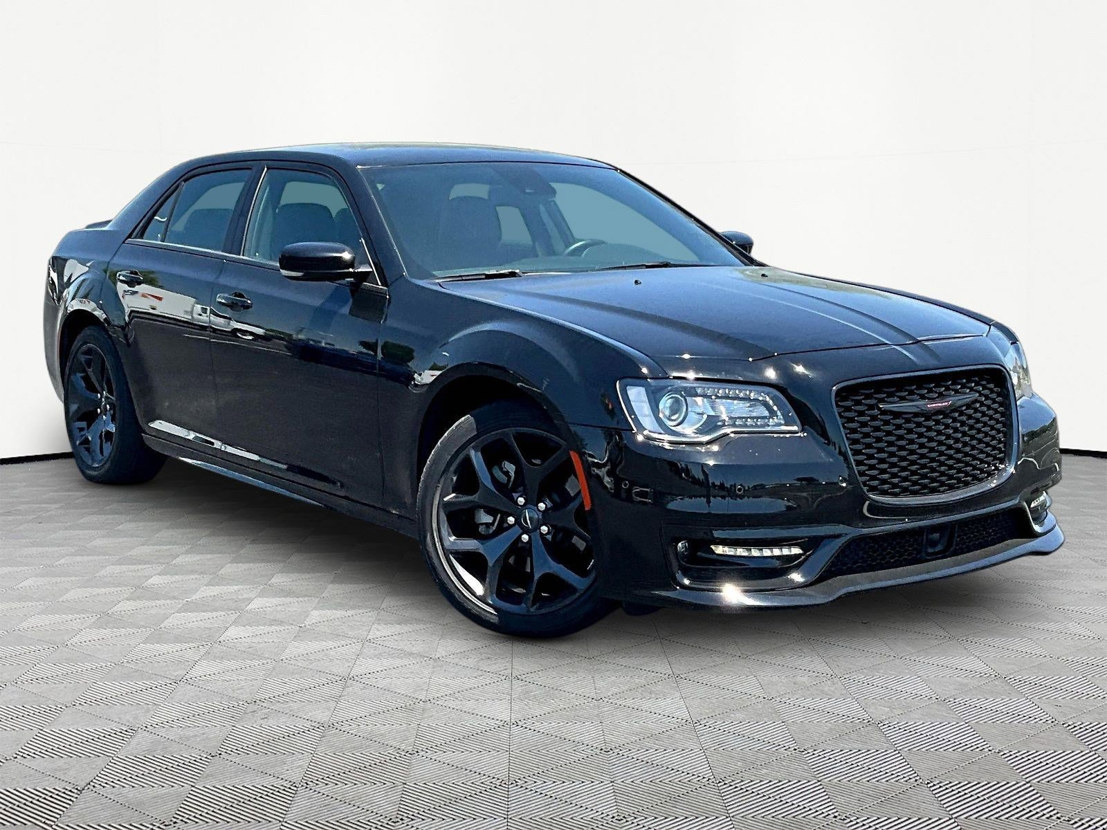 Used 2021 Chrysler 300 S w/ S Model Appearance Package RWD image 3