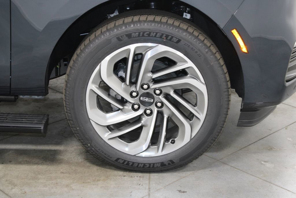 New 2026 Lincoln Navigator L Reserve AWD/4WD image 13