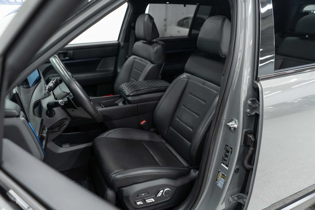 Used 2024 Hyundai Santa Fe Calligraphy AWD/4WD image 9