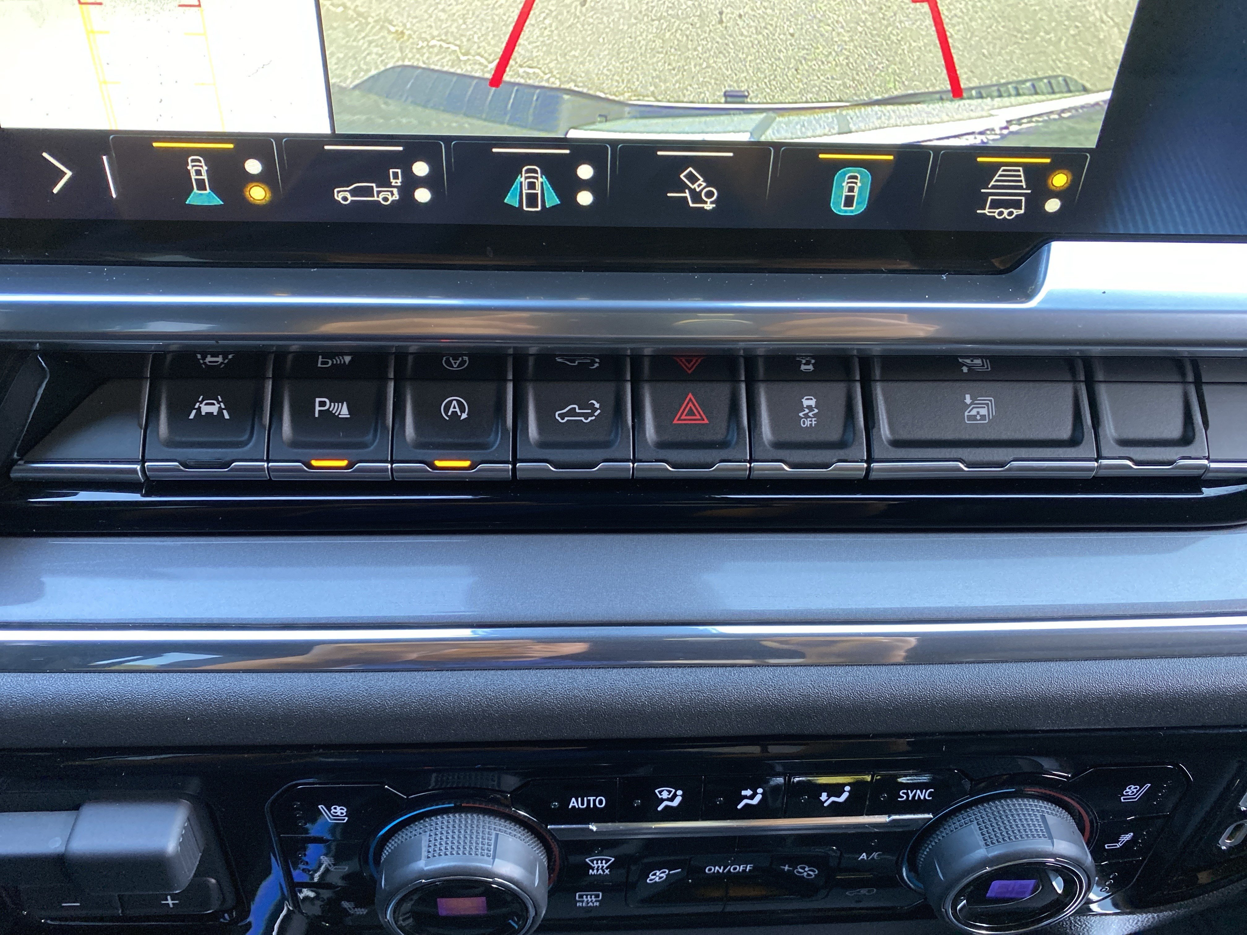 Used 2023 Chevrolet Silverado 1500 High Country w/ High Country Premium Package AWD/4WD image 30
