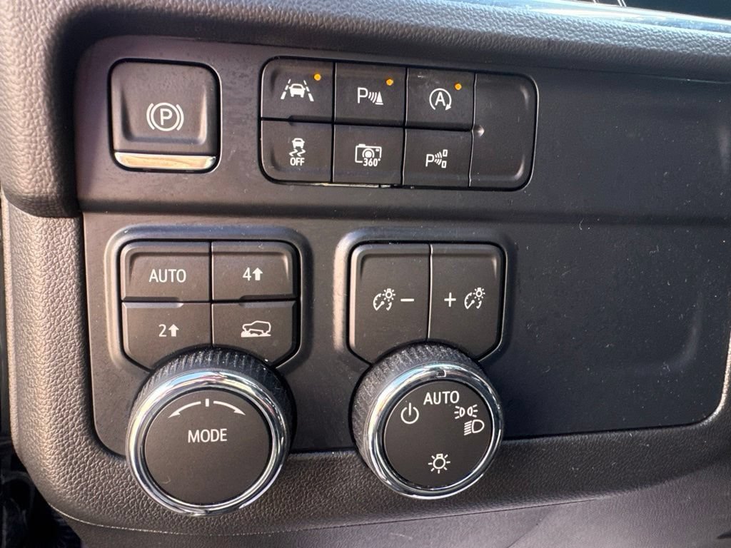 Used 2026 Chevrolet Tahoe LS AWD/4WD image 12