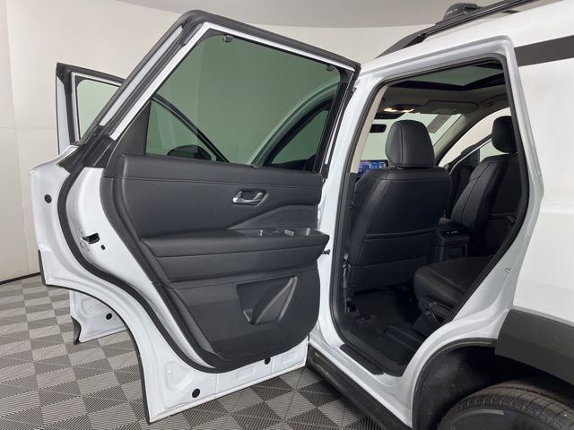 New 2026 Nissan Pathfinder SL w/ SL Premium Package FWD image 41
