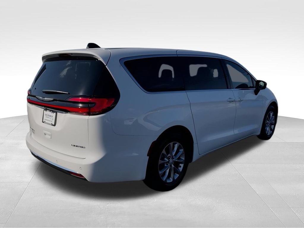New 2026 Chrysler Pacifica Limited w/ Uconnect Theater Family Group FWD image 8
