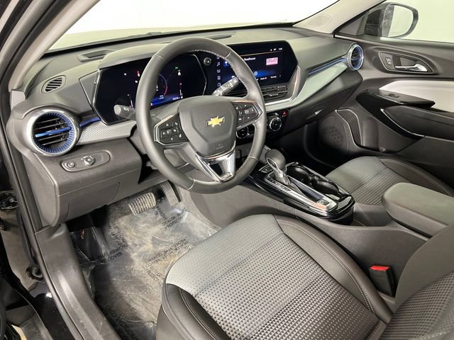 Used 2025 Chevrolet Trax LT w/ LT Convenience Package image 25