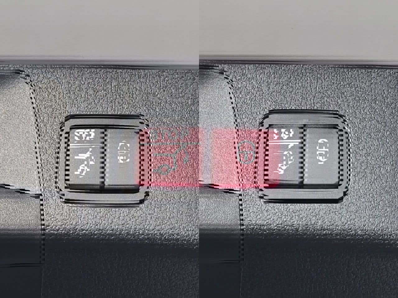 Used 2025 Mercedes-Benz GLB 250 4MATIC image 33