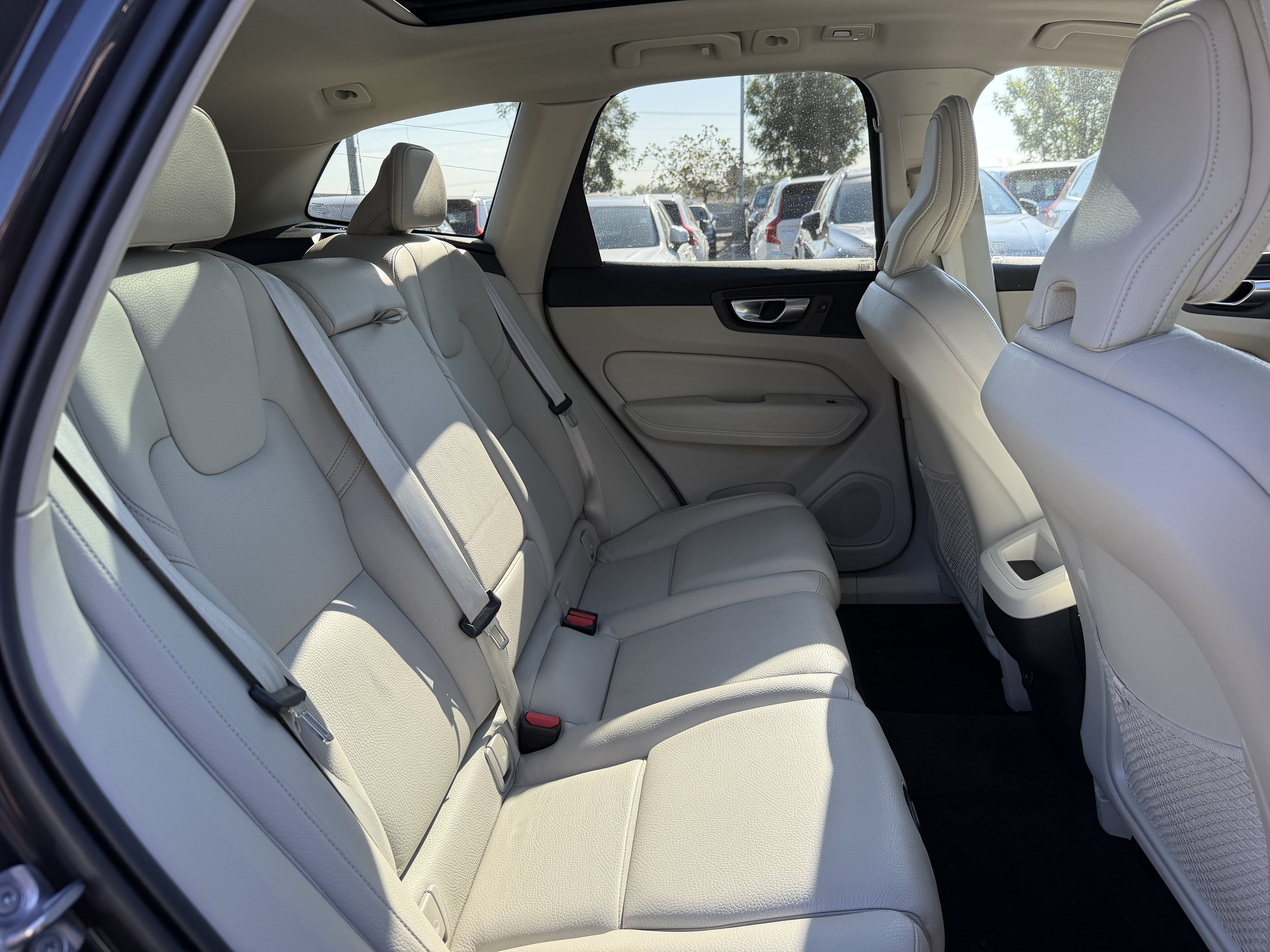 Certified 2024 Volvo XC60 B5 Plus w/ Protection Package Premier AWD/4WD image 12