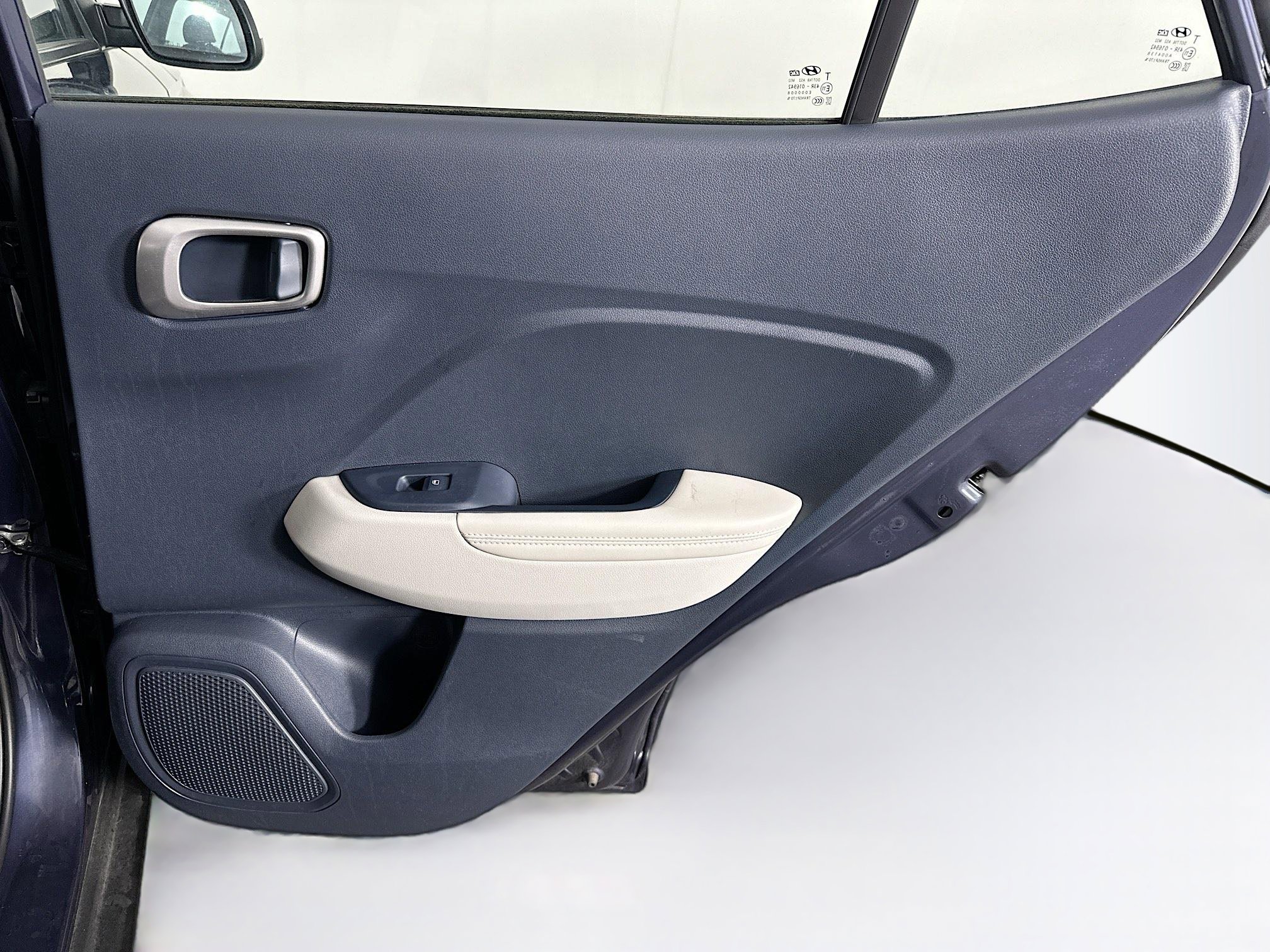 Used 2024 Hyundai Venue Limited image 30