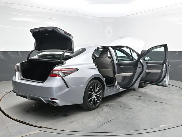 Used 2022 Toyota Camry SE FWD image 38