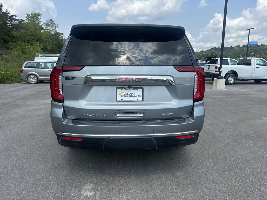 Used 2024 GMC Yukon SLT w/ SLT Luxury Package image 4
