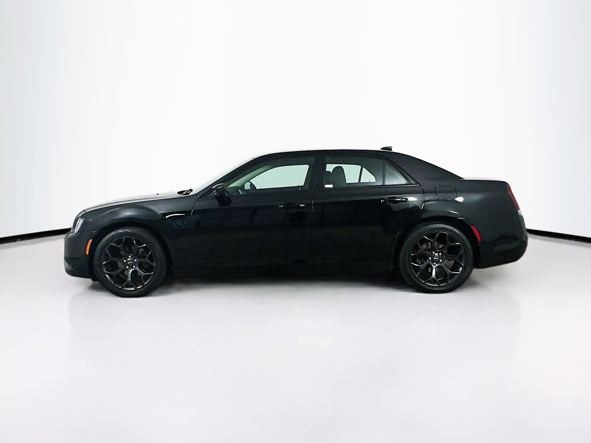 Used 2019 Chrysler 300 Touring w/ Sport Appearance Package image 4