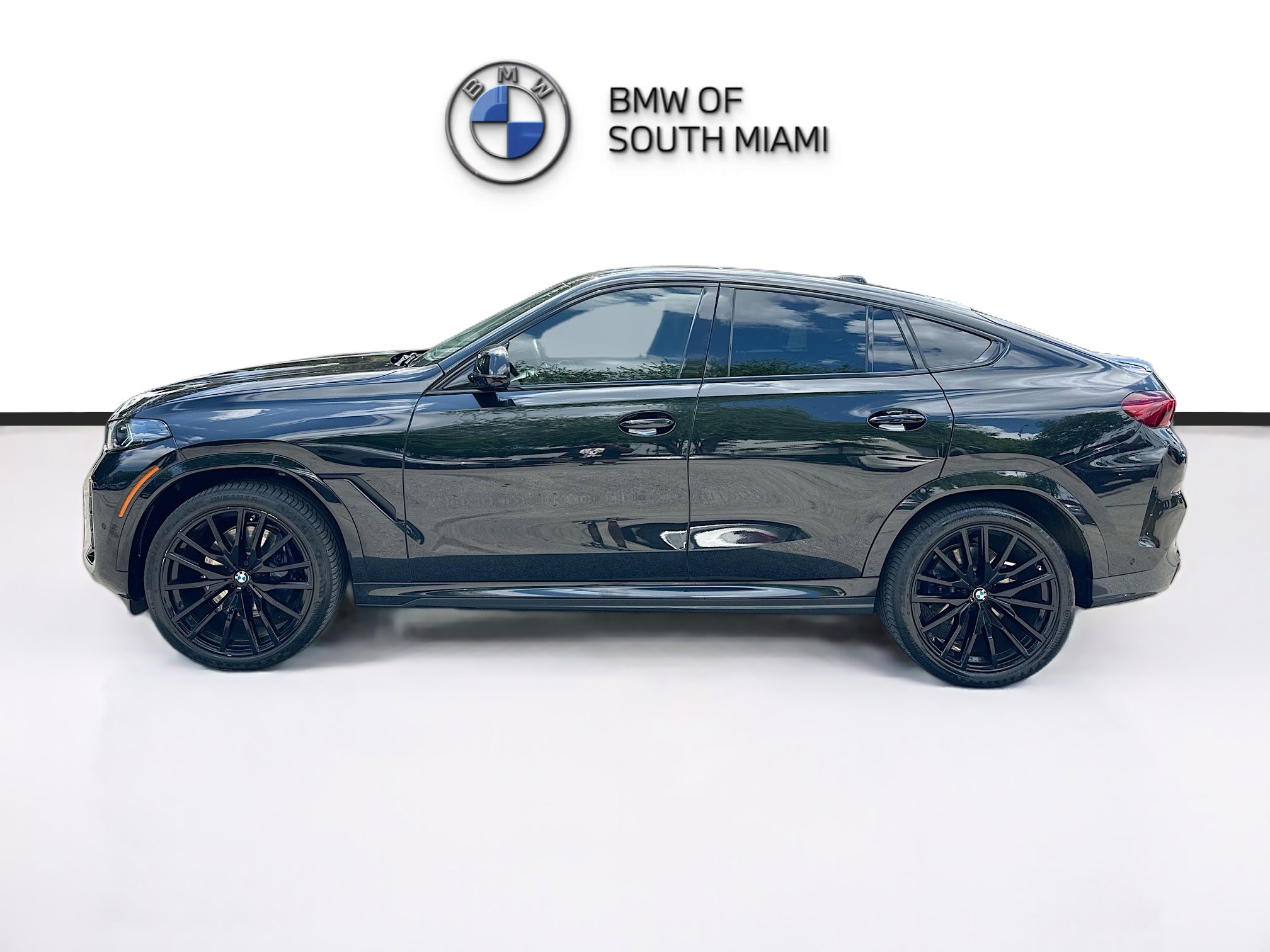 Used 2024 BMW X6 xDrive40i w/ Premium Package image 4