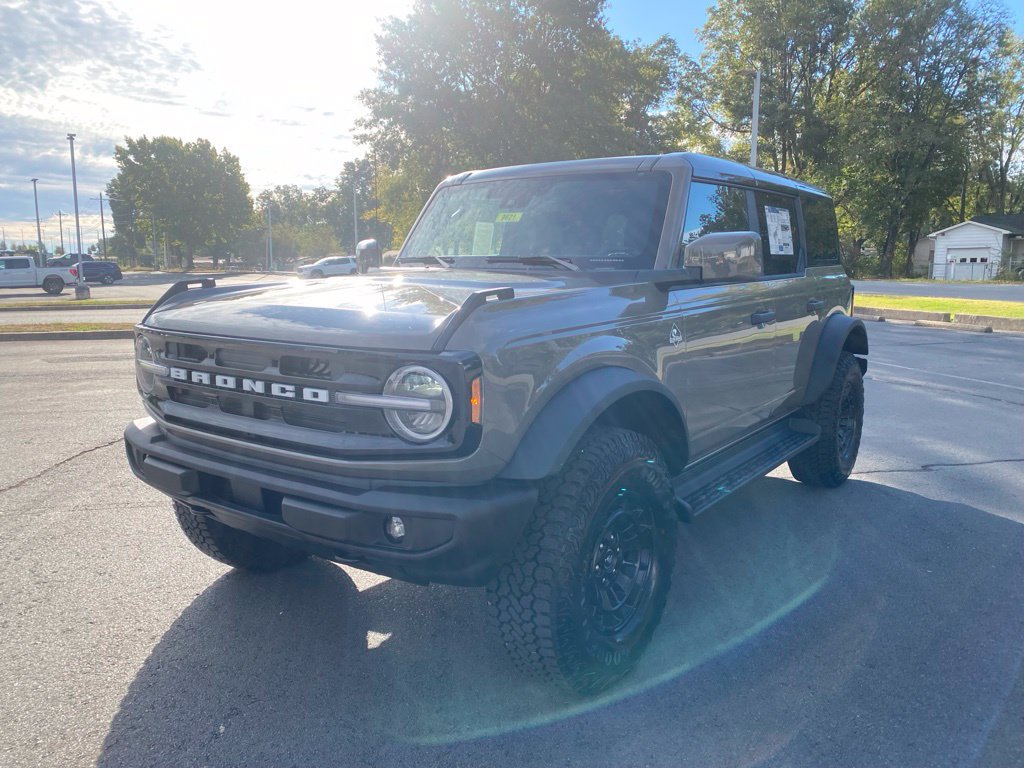 New 2026 Ford Bronco Outer Banks w/ Sasquatch Package AWD/4WD image 3