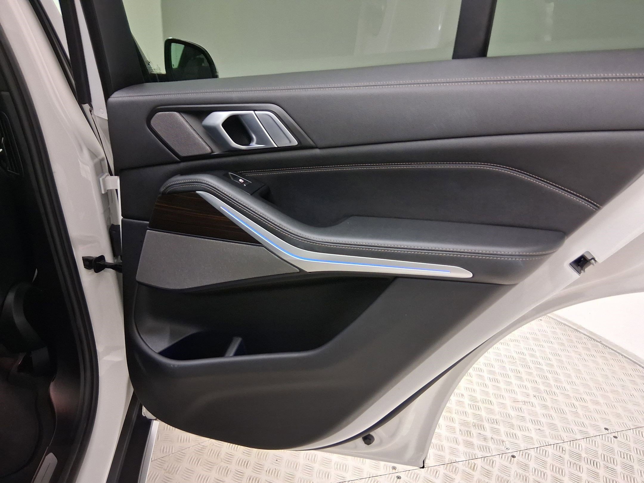 Certified 2023 BMW X5 xDrive45e w/ Luxury Seating Package AWD/4WD image 33